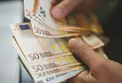 Европа затяга контрола над парите в брой и златото