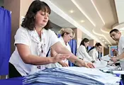 "Единна Русия" води убедително на парламентарните избори