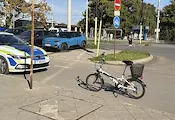 94-годишен велосипедист се блъсна в кола в квартал "Здравец"
