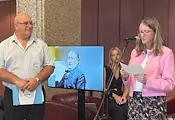 Британският заместник-посланик закри изложба за Уилям Гладстон в Русе Британският заместник-посланик закри изложба за Уилям Гладстон в Русе