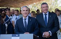 Над 200 души издигат Андрей Гюров за президент