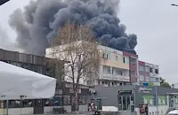 Опасен пожар гори в стопанския двор в Бяла