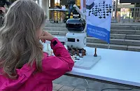 Деца играха шахмат срещу робот в Русе