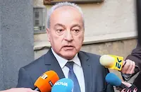 Гълъб Донев се забавлявал с меметата по свой адрес за домашната ракия