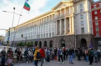 Протест под надслов „Долу Йотова“ блокира движението в триъгълника на властта