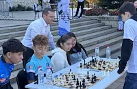 Пенчо Милков награди всички участници в шахматните партии