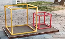 Монтираха „Невъзможен куб“ с оптична илюзия на кея в Русе
