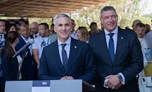 Над 200 души издигат Андрей Гюров за президент