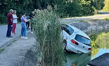 Опасно шофиране прати кола в езерото на Текето