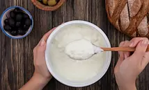 Учени разбиват митовете за мазнините в киселото мляко