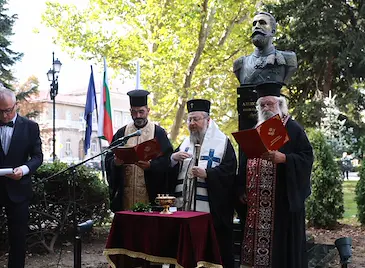 Откриха паметник на княз Александър Батенберг в Русе Откриха паметник на княз Александър Батенберг в Русе