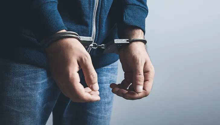 Дрегерът отчете внушителните 3,02 промила алкохол в издишания от агресора въздух Дрегерът отчете внушителните 3,02 промила алкохол в издишания от агресора въздух