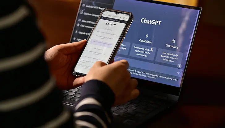 Риск за поверителността от ChatGPT: Как служители четат лични разговори