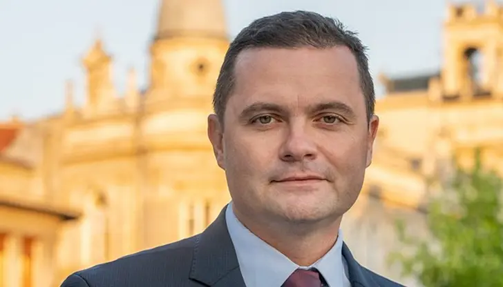 Пенчо Милков внесе макрорамката на Русе за годината Пенчо Милков внесе макрорамката на Русе за годината