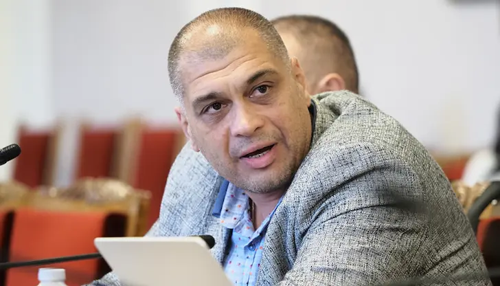 Димитър Аврамов сам се отказа от депутатския си имунитет Димитър Аврамов сам се отказа от депутатския си имунитет