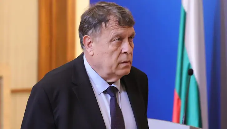 Просветният министър отговаря на въпроси в ресорната парламентарна комисия Просветният министър отговаря на въпроси в ресорната парламентарна комисия