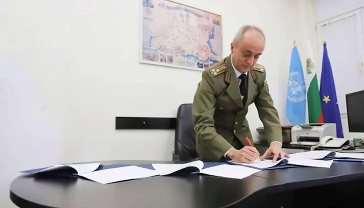 Военен лекар сменя професор Петко Салчев Военен лекар сменя професор Петко Салчев
