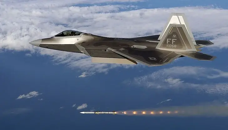 Lockheed Martin ускорява производството на AIM-260 ракета