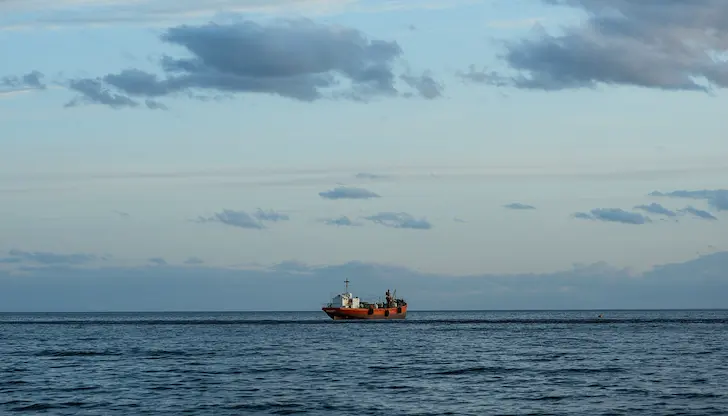 Спасителната операция край Истанбул се води по въздух и вода Спасителната операция край Истанбул се води по въздух и вода