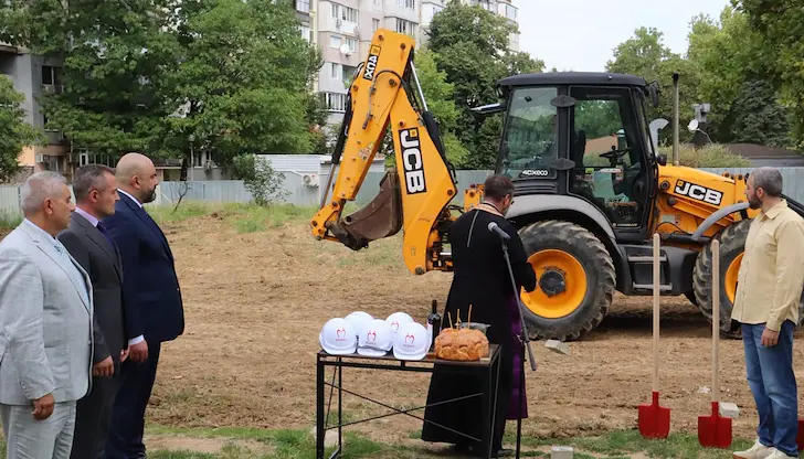 Съоръжението ще осигури 226 нови паркоместа