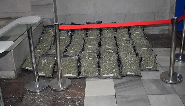 Задържаха мъж и жена в старозагорското село Змейово