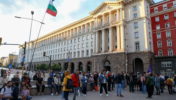 Демонстранти поискаха оставките на кабинета и на президента