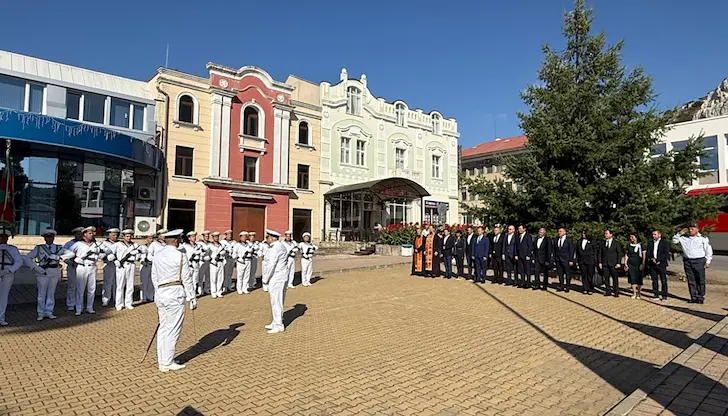 Военноморските сили се включиха в тържествата на площад „21 септември“ Военноморските сили се включиха в тържествата на площад „21 септември“