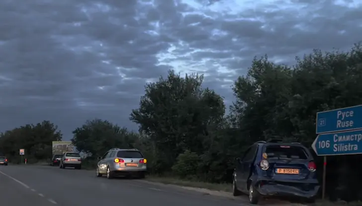 Четири автомобила се удариха край разклона за село Сандрово