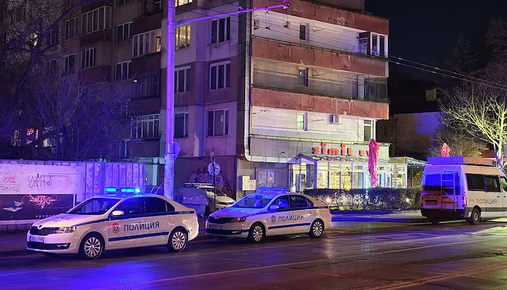 Предполага се, че мъжът е наръгал съпругата си многократно, след което е сложил край на живота си Предполага се, че мъжът е наръгал съпругата си многократно, след което е сложил край на живота си