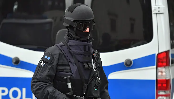 17-годишен младеж предизвика гонка с откраднат автомобил
