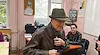 Членове на СИК в Русе аплодираха 98-годишен мъж при гласуването му