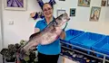 Уловиха 8-килограмов див лаврак в морето край Каварна