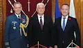 Димитър Стоянов поиска по-бързи доставки на машините „Страйкър“