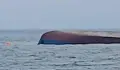 Преобърнатият кораб „Khoryv“ навлиза в българската морска зона