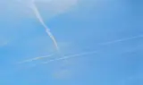 Метеоролози обясниха линиите в небето над Северна България
