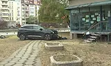 Никой не прибира катастрофирал автомобил пети ден в столицата