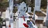 Майка вписа името си на паметника на загиналия си син