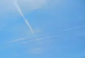 Метеоролози обясниха линиите в небето над Северна България