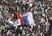 Над 150 000 души изпълниха площад „Славия“ в Белград преди изборите
