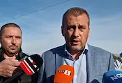Транспортният министър участва в демонстрация по безопасно шофиране