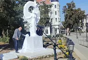 Видинският митрополит поиска премахване на езически паметник на Изида