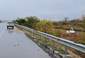 Кола излетя в крайпътна нива на магистрала „Хемус“
