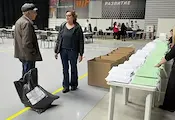 Чувалче от изборна секция стресна РИК - Русе след края на обработката Чувалче от изборна секция стресна РИК - Русе след края на обработката