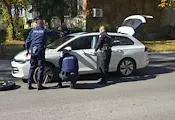 Полицаи смениха спукана гума на шофьорка в Кърджали Полицаи смениха спукана гума на шофьорка в Кърджали