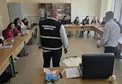 Полицаи показаха криминалистични техники пред русенски студенти