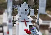 Майка вписа името си на паметника на загиналия си син