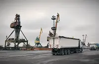 „Пристанищен комплекс - Русе“ блокира платени кранове за над 100 000 евро