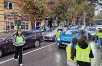 Ученици раздаваха брошури на шофьори в центъра на Русе
