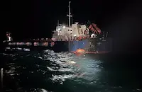 Първи кадри от среднощната спасителна акция в Черно море