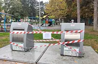 Затвориха подземните контейнери на улица „Атанас Буров“